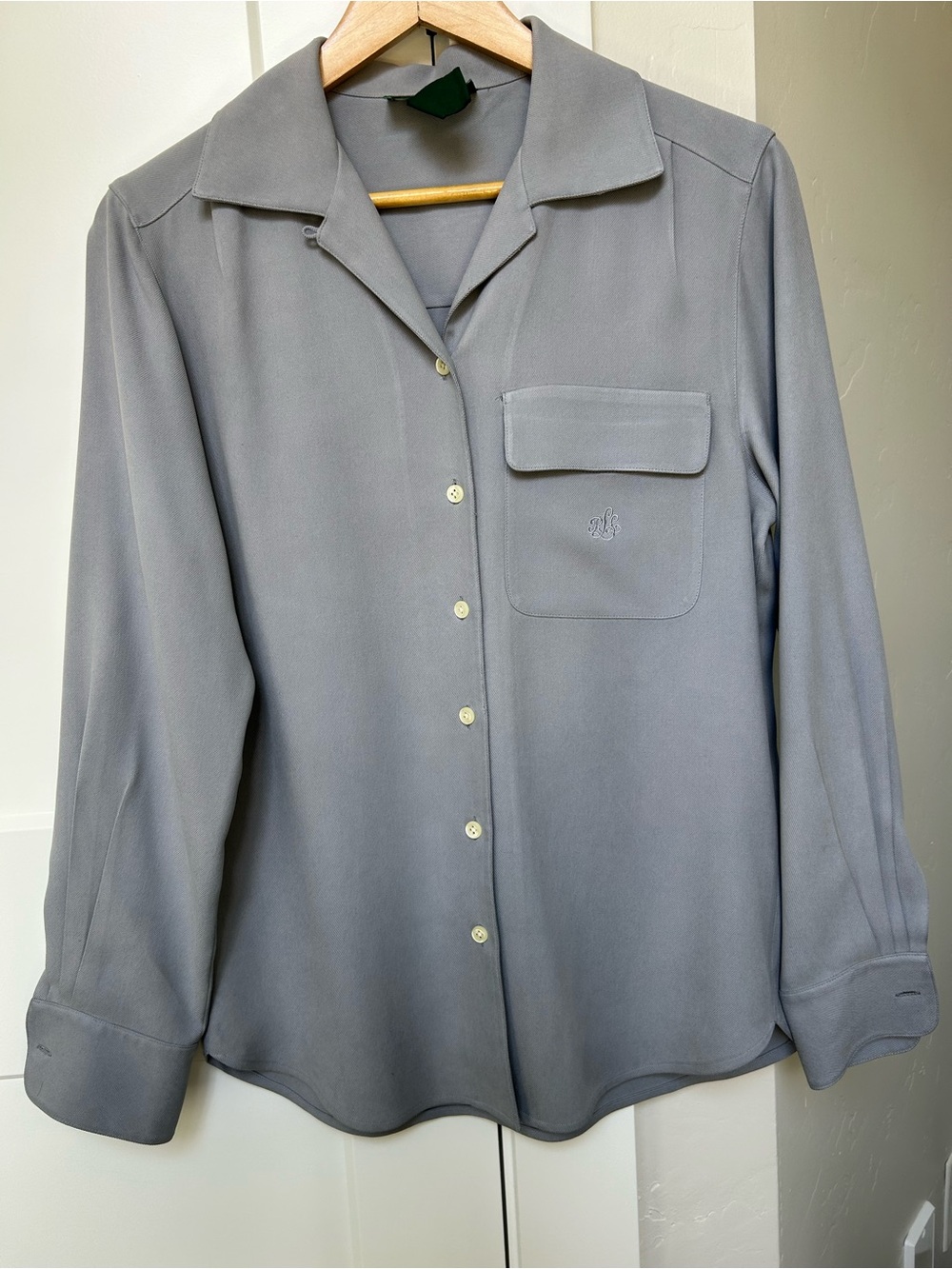 Ralph Lauren 100% Silk Light Gray Long-Sleeve Button Front Blouse size 4